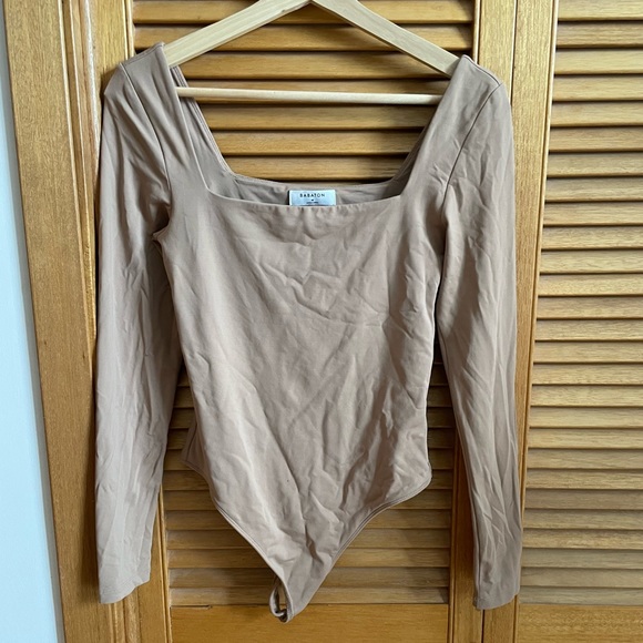 Aritizia Babaton Contour Square Neck Long Sleeve Bodysuit - Picture 2 of 3